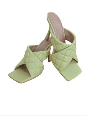 Wild Diva Lounge Mint Green Quilted Mule Heels Open Toe Size 6